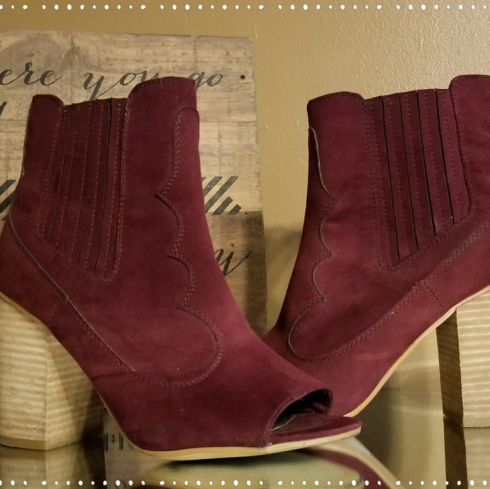 Carlos Womens Size 9 Suede Plum Peeptoe Booties